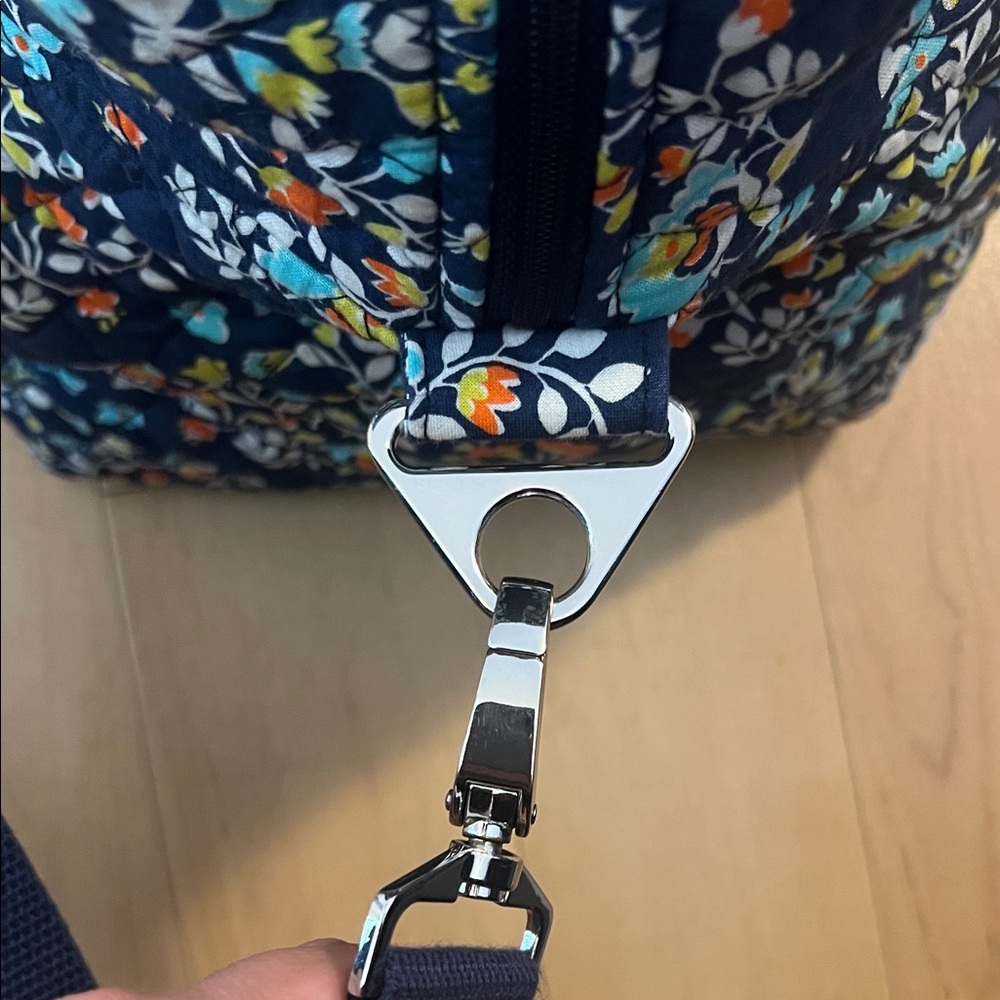 Vera Bradley retired "Chandelier Floral" pattern - Picture 5 of 15